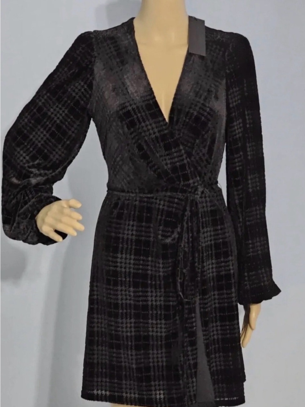 Gianni Bini M Black Leighton Wrap Long Sleeve Velvet Plaid Dress. NWT
